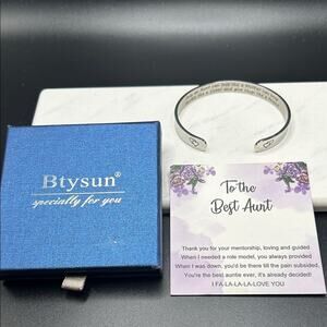 To the Best Aunt Silver tone Cuff Bracelet. New in Box!